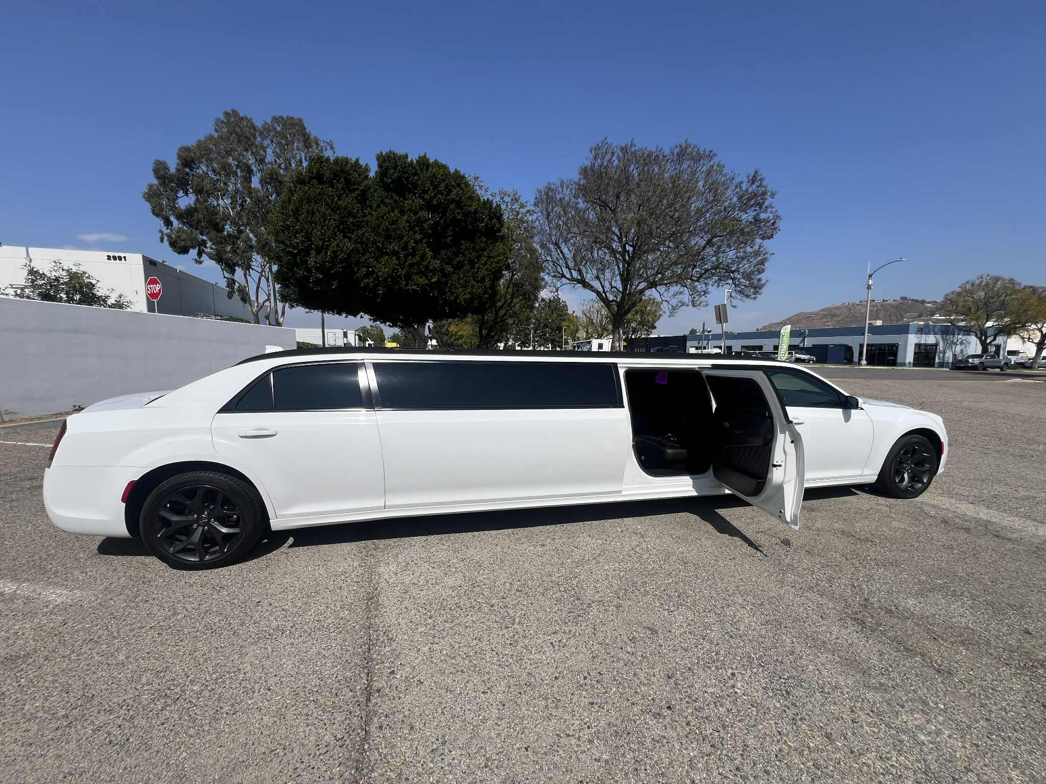 Meet our new Chrysler 300 Limousine — 10-Passenger Luxury for Las Vegas